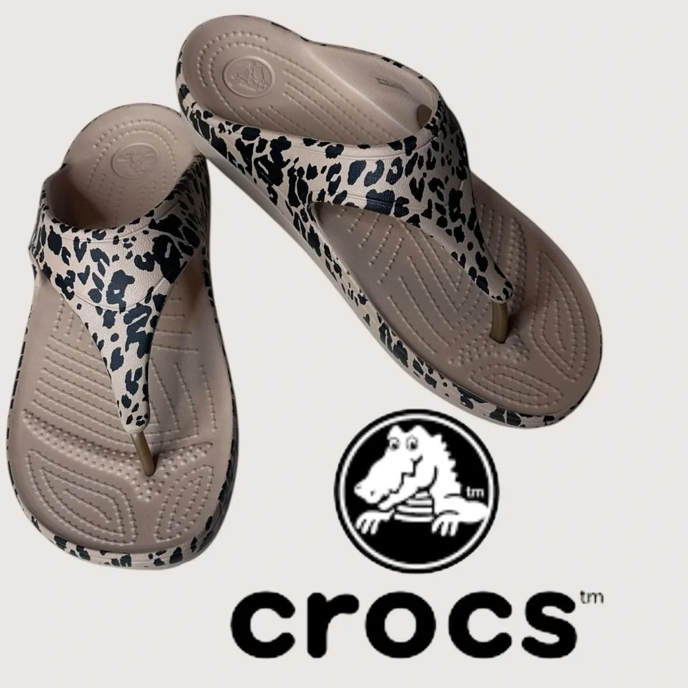 Crocs Sandals Women Sz 9 Leopard Kadee II Flip Flop Comfort Walking Animal Print - Picture 1 of 17